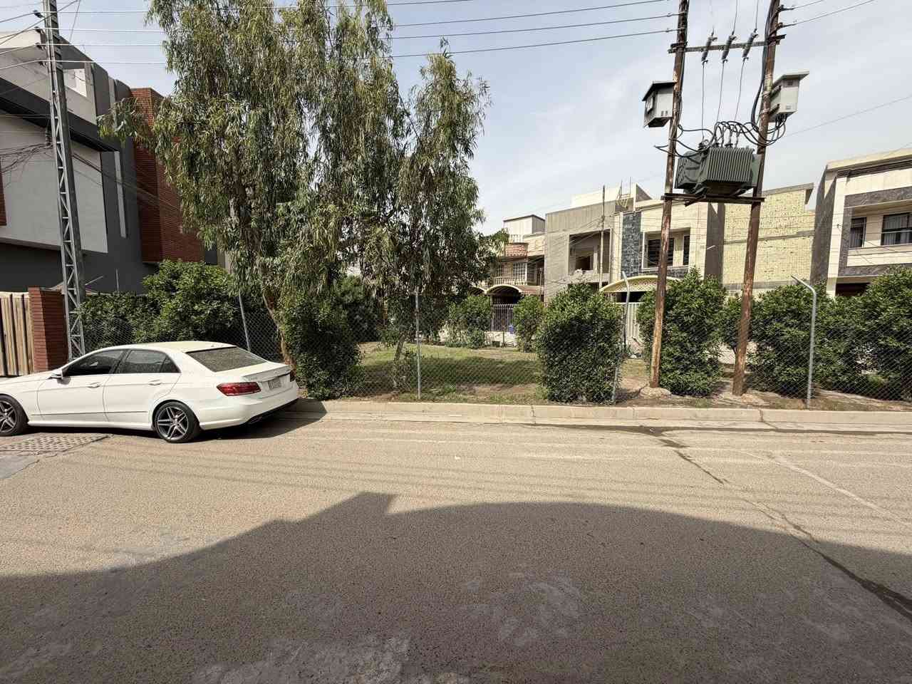 🌅بسم الله الرحمن الرحيم 🌅
يستمر مكتبنا بتقديم أفضل العروض 
💁‍♂️والمناسبة الى زبائننا الكرام 

🏡 للبيع دار سكن  🏡
💫سنه البناء 2013 نضيف جدا ارضيات مرمر 

🔺المساحة :-120 م
🔻الواجهة: 8 م      🔻النزال:15 م

🛖يحتوي  على مدخلين مع 5 نوم 
📍موقع مميز جدا مقابل تشجير 

📍الموقع حي البنوك الضباط 

المكتب مفتوح من🕔9 صباحاً لغالية 🕣11مسأآ🔔
_____________________________________
للاستفسار مراسلة الصفحة
او الاتصال 

☎️***********
متوفر واتساب📞
او مراجعة⭕ .( السالم للعقار )  ⭕
📍 عنوان المكتب: حي البنوك شارع الكنيسه
