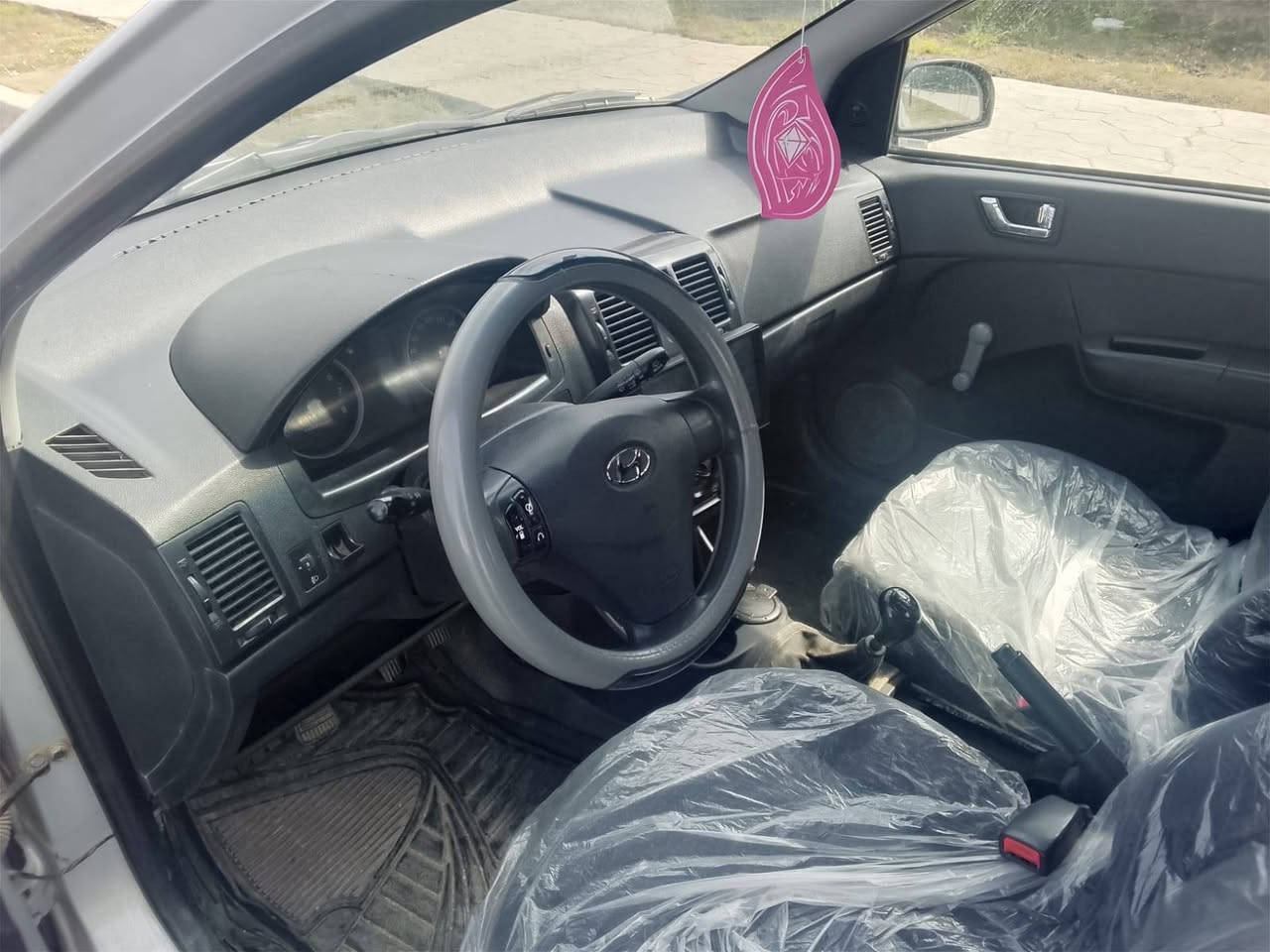 السلام عليكم هونداي جيتز مكفوله كفاله عامه مكينه كير صدر تبريد كله مكفوله كفاله عامه تخم تايركفاله مداور ثاني يوم العنوان شارع الفلاح الرقم *********** السعر ٥٠ مديل ٢٠٠٨
