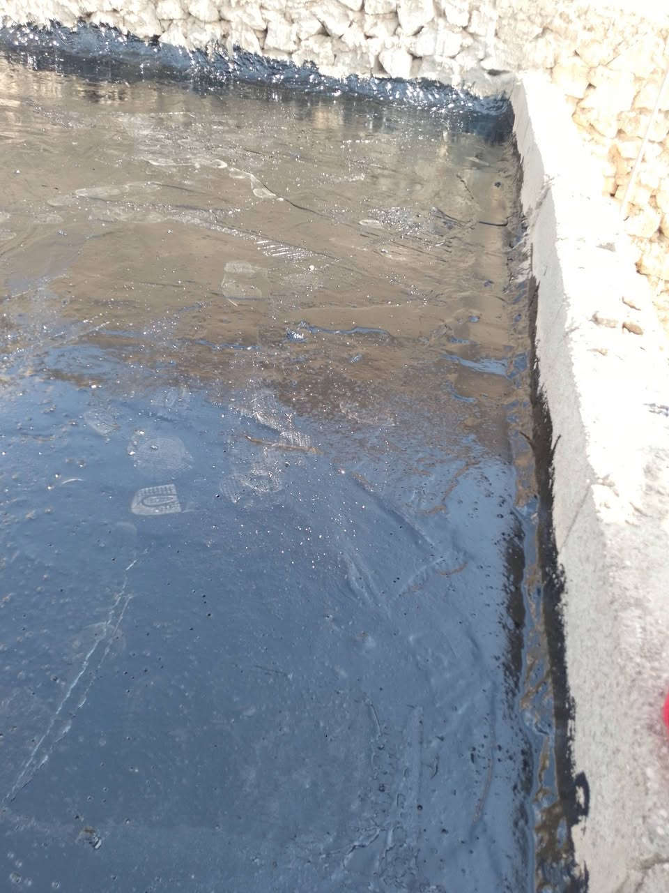 بسم الله الرحمن الرحيم
يوجد كادر عمل.... 
جير السطوح والأساس و عمل الماستك 
 سعر المتر (2000 دينار ) وشغل عل ضمان
للتواصل( *********** ) 
او المراسله على  الصفحه
