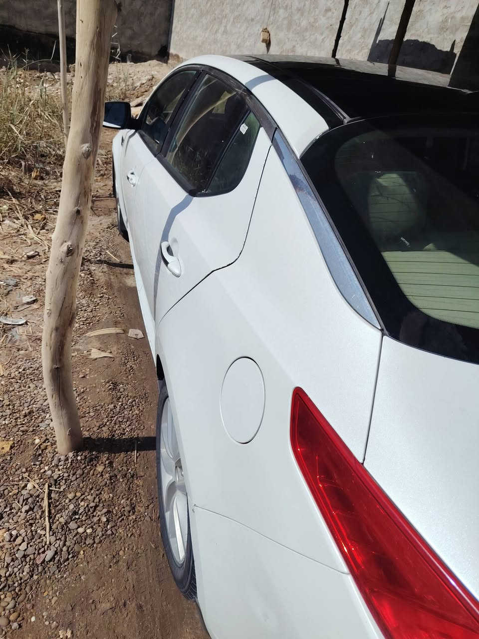 مكينه 2000 دوش. السياره جاهزء مكينه كير ع وضع الشركه بنوراما بصما تحكم 
حداديه امامي وخلفي جديد السياره بيه  رش ربع الجاملغ الخلفي بدون دواخل 
سعر 120
عنوان الديوانيه مهناويه  ***********
