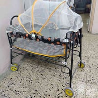 تخت أطفال • هزاز • نظيف