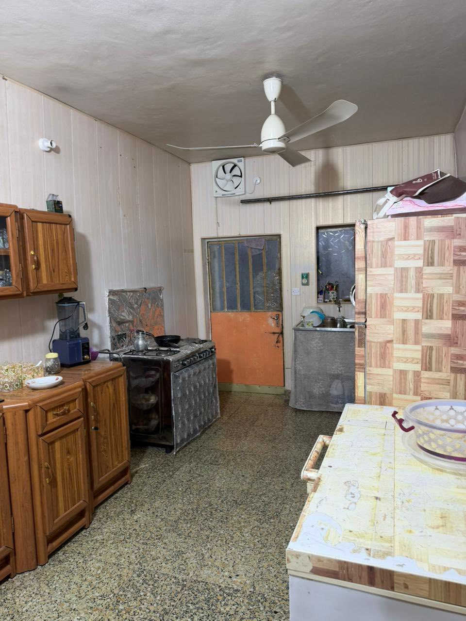 للبيع بيت 
في حي جمهوريه خلف كماليات 
مساحه ١٥٤متر 
شارع ١٠متر تبليط وخدمات كامله 
قرب جامع الفرقان 
للاستفسار مراجعة مكتب حاتم للعقار مقابيل محكمة تحقيق الفلوجة الجديدة او الاتصال ***********
