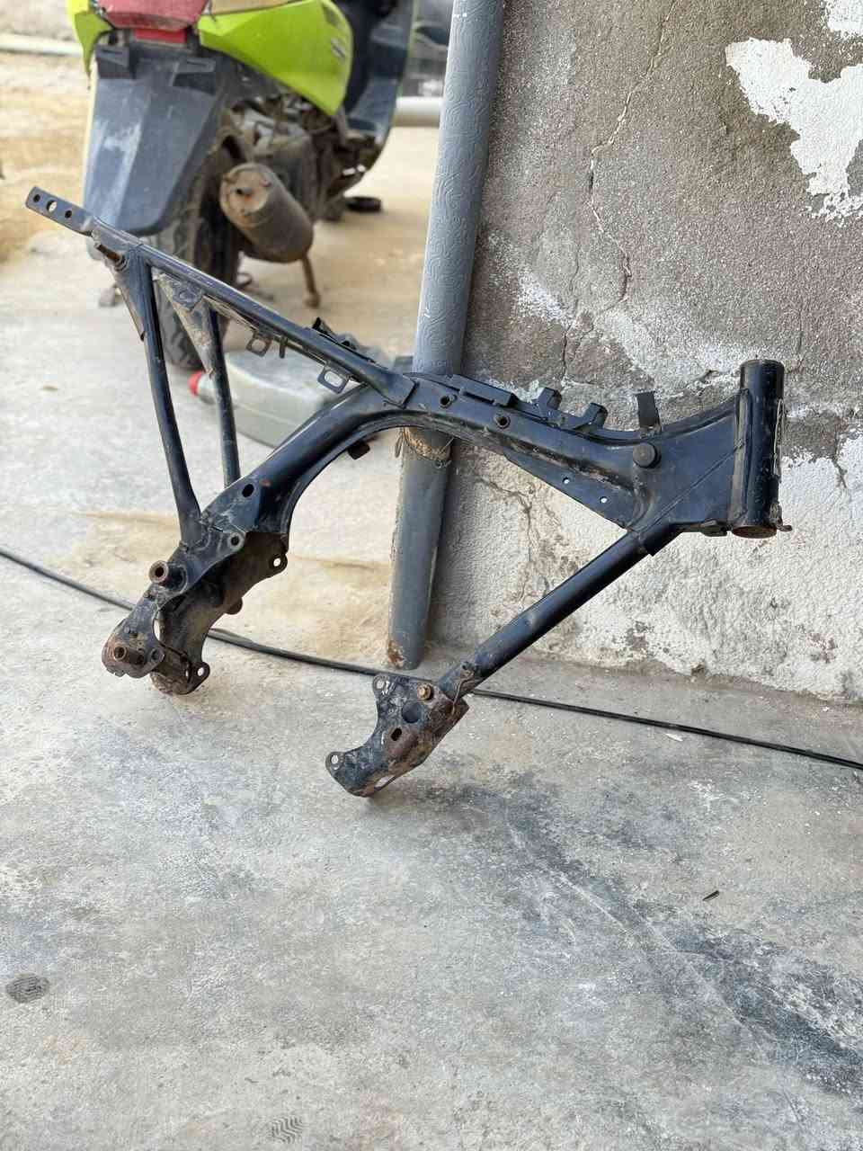 شاصي ايراني موديل 21 اوراق كامله نضيف مكان بعقوبه ***********
