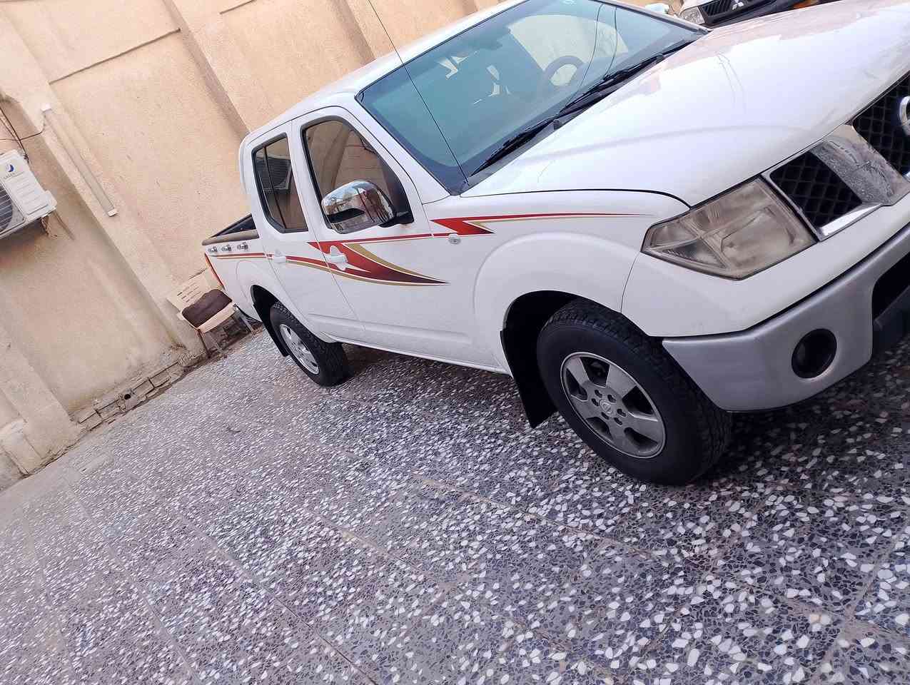 للبيع ***********نيسان نيفارا 2009 رقم بغداد انكليزي هزه وسنوية جديده سعره 93 فول اوتوماتيك محرك وكير جيد جداً سياره جاهزة من كلشي سياره احلى من الصور مكانه كربلاء المقدسة
