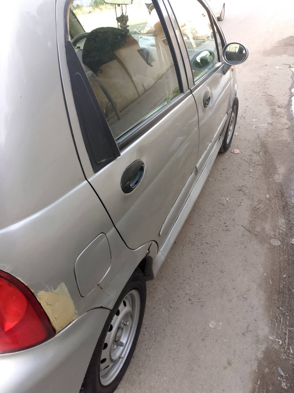 السلام عليكم عندي سياره كيوكيو موديل 2013 كير ومحرك وصدر مكفول مكان السيارة حي العدل  شارع الأسواق المركزية رقم الهاتف *********** سعر السياره 33ورقة
