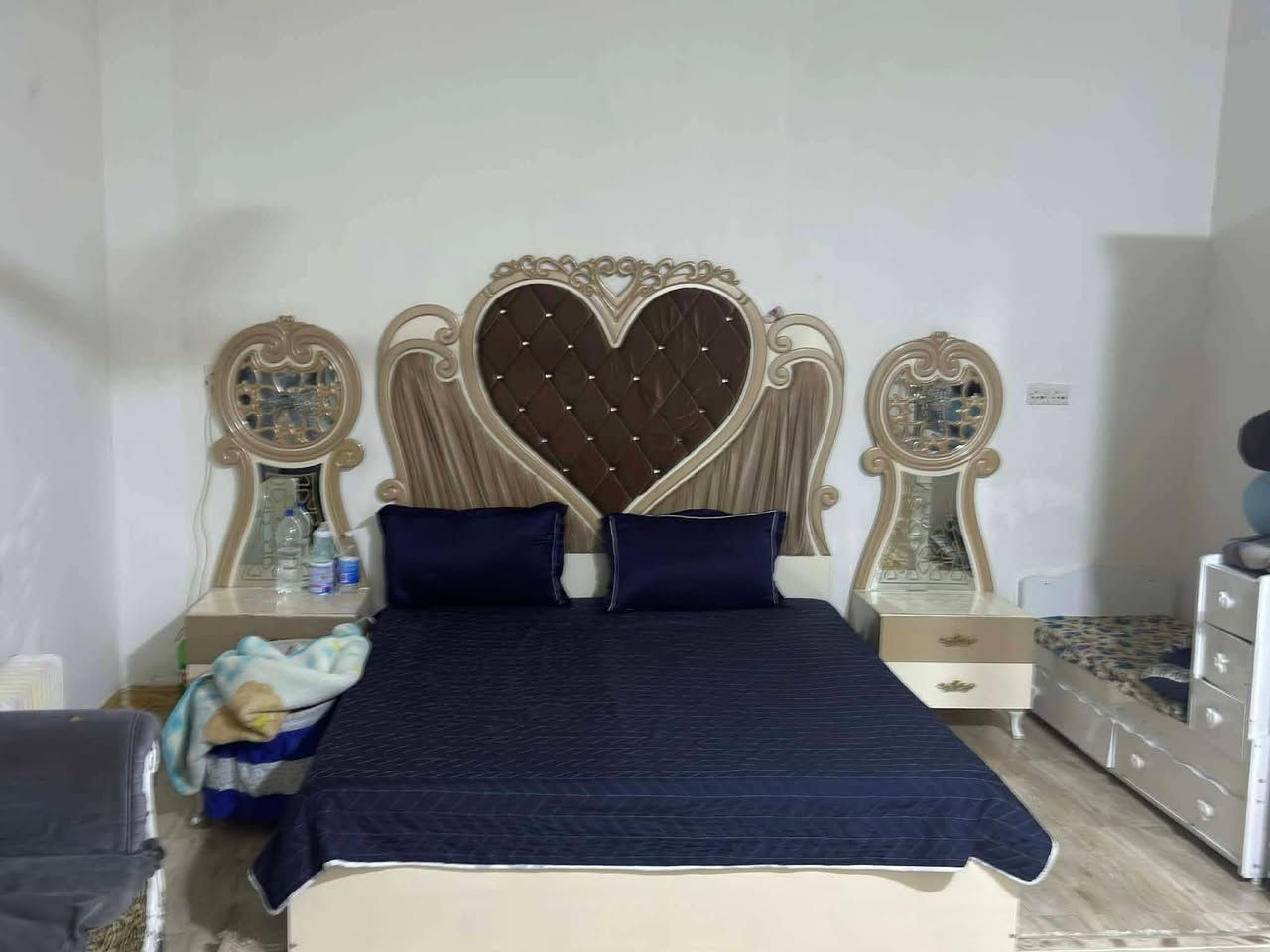 للبيع ٧ قطع غرفه نوم تركي سعر ٦٠٠ وبيه مجال ع خاص 
الرمادي حي بكر 
*********** للإستفسار
