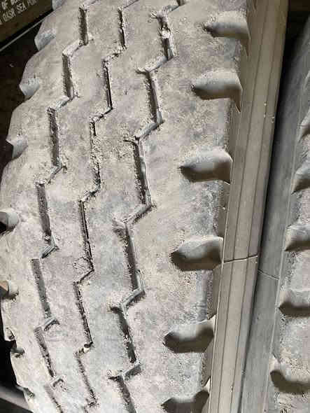 ياالله سلام عليكم عندي زوجين تايرات ٢٠/١٢٠٠نضافتهن فوك النص هنة ويلاتهن مكانهن جسر ديالى الجديد كراج الياسري رايدهن ب٦٥٠الف ***********
