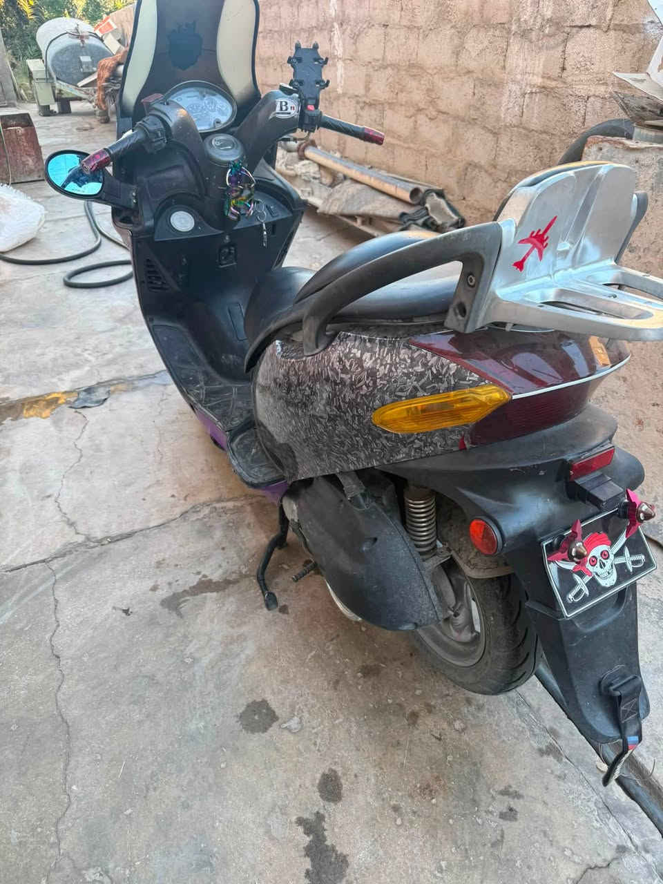 دراجه كايمكو ياباني راديتر تبريد للمحرك
مري شفط كهربائيه جاهزه من كلشي سعر 650 او مراوس حسب القناعه 
علمن دراجه رحت بيها للرمادي مرتين هيه مال سفرات وطرق خارجيه 
مكان حقلانيه  ***********
