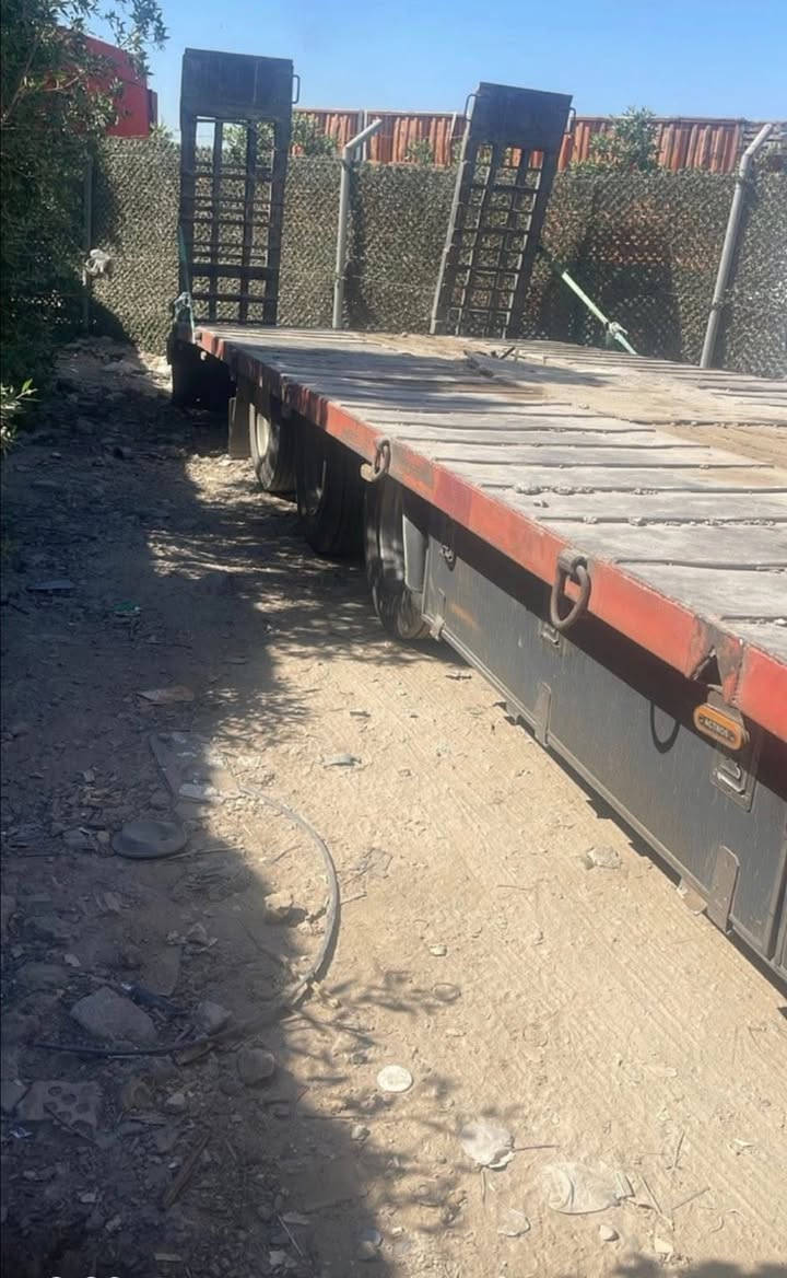 عربانة لولدر للبيع
طول 9م
عرض3م
جوبلس تاير19,5 
موقعها بغداد جرف النداف
للاستفسار الاتصال على 
***********
***********
