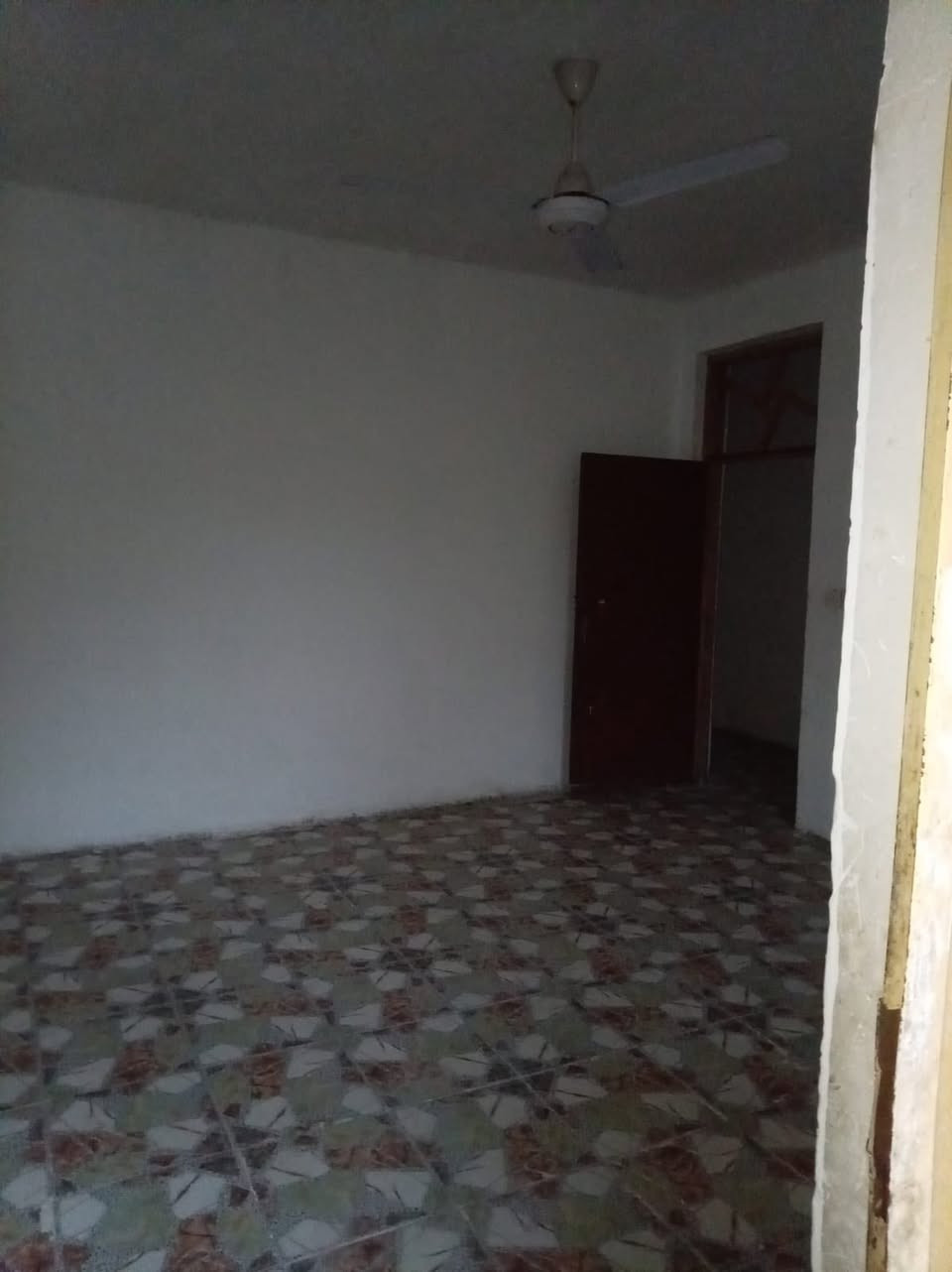 السلام عليكم يتوفر بيت للايجار في الشرطة الخامسه شارع مجمع المصطفى التجاريه
الايجار 300

للاستفسار الاتصال على الرقم 
***********

متواجد من الساعه 4 للساعه 9
