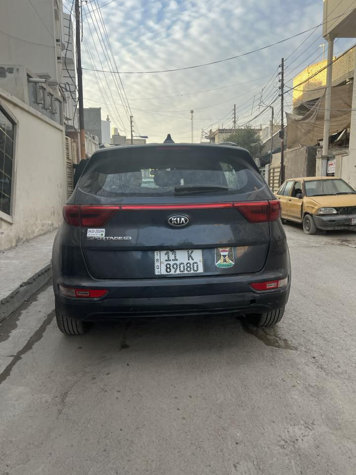 سبوتج 2018 LX بيع أو مراوس 
وارد أمريكي حادث جدآ بصيط صور الحادث مرفقه

اشاير با المري مري شفط

تبريد ثلج

حساس امامي حساس خلفي
محرك 2400gdi
دفع رباعي AWD
ثلاث انضمه قياده ايكو و نورمل و سبورت
 نضام نزول منحدرات
تشغيل سويچ 
مقاعد مخمل بلاديات
شاشه أندرويد و ابل كار بلي
ماشيه 70miالف 
رقم بغداد        السعر 155و بيه مجال جدآ بسيط
مكان السياره بغداد 
***********رقم الهاتف 
موجود واتساب
