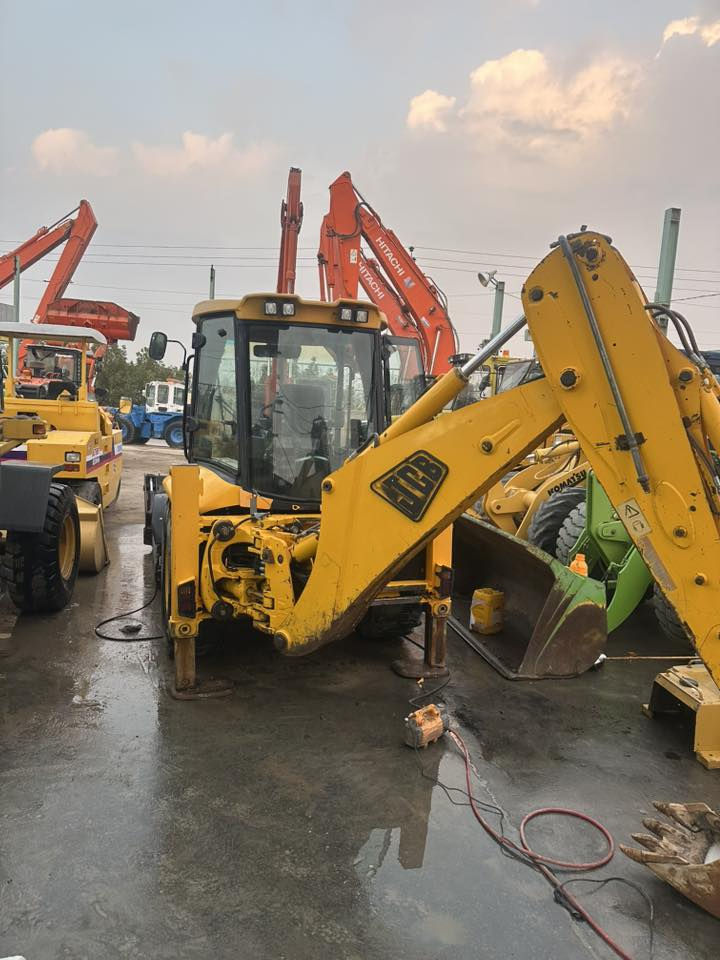 جي سي بي موديل 2007
كير راجز 4نمر
دكمت طسه تبريدبلاد
سلايت كماشه 
مكفوله كفاله 
مكانه بالنجف(***********)
(***********)
