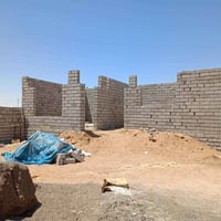 أرض مسيجة • مع هيكل • بستان منيف