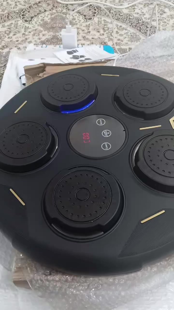 جهاز ملاكمه درجه اولى ماركه عالميه على الفحص عربي انجليزي موسيقى درجه اولى النمسات درجه اولى اعطونا سعر بيخوان ***********
