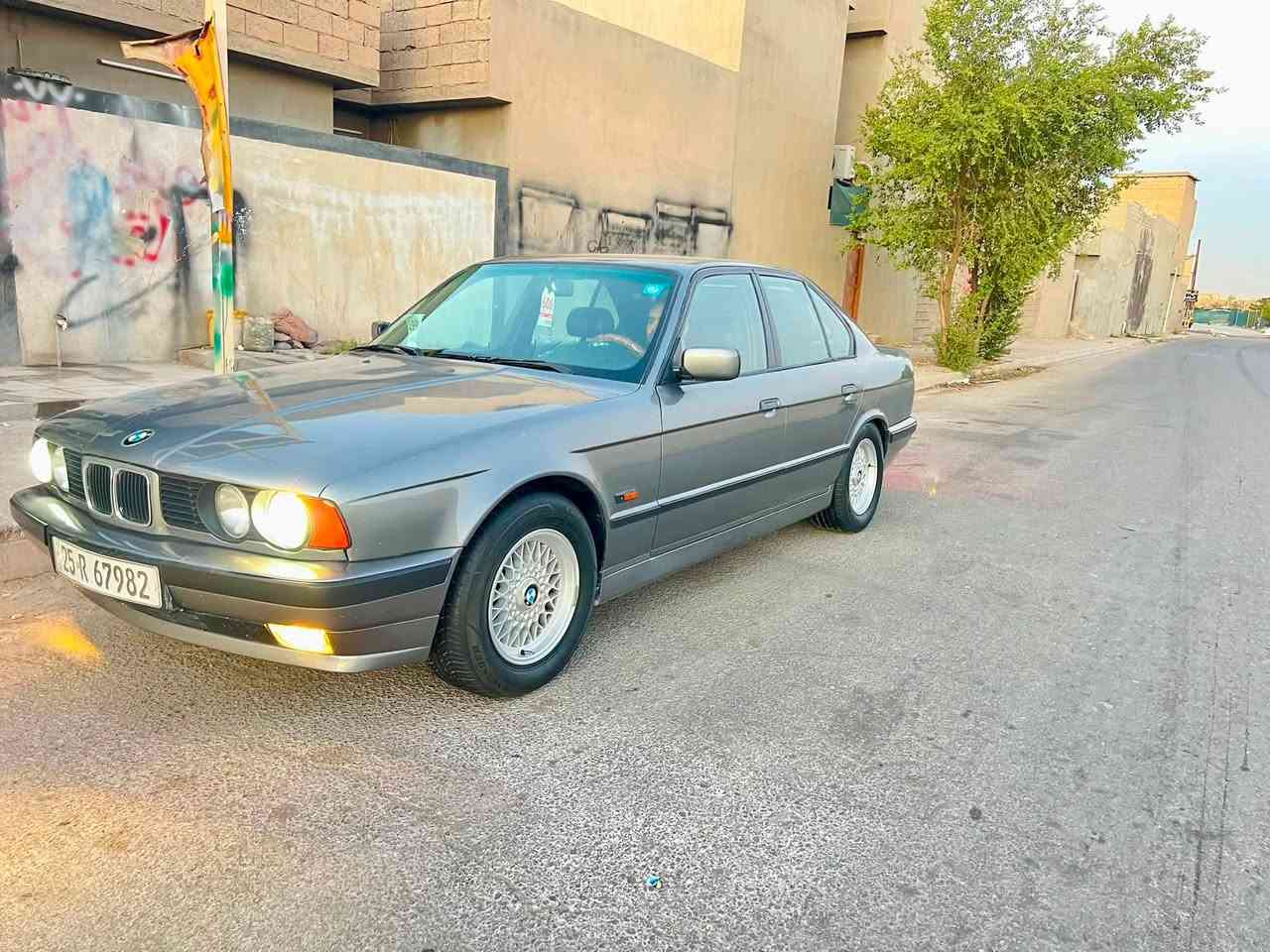 بي ام 525 للبيع موديل 1993
اصل 25 بليته وسنوية وارد يابان

كير اوتماتيك 3وضعيات قيادة شغال

محرك وكير وصدر كله نضيف وشرط

تبريد ثلج 

صبغ عام جماليه بدون ضربه 

غرفة جلد نضيفه

دبل ايرباك

اربع جامات كهرباء

السيارة فول عدا السلايد جاهزه مابيه نقص برغي

رقم كركوك مشروع وطني بسمي

دفتر بانزين

مكاني كركوك  ***********

