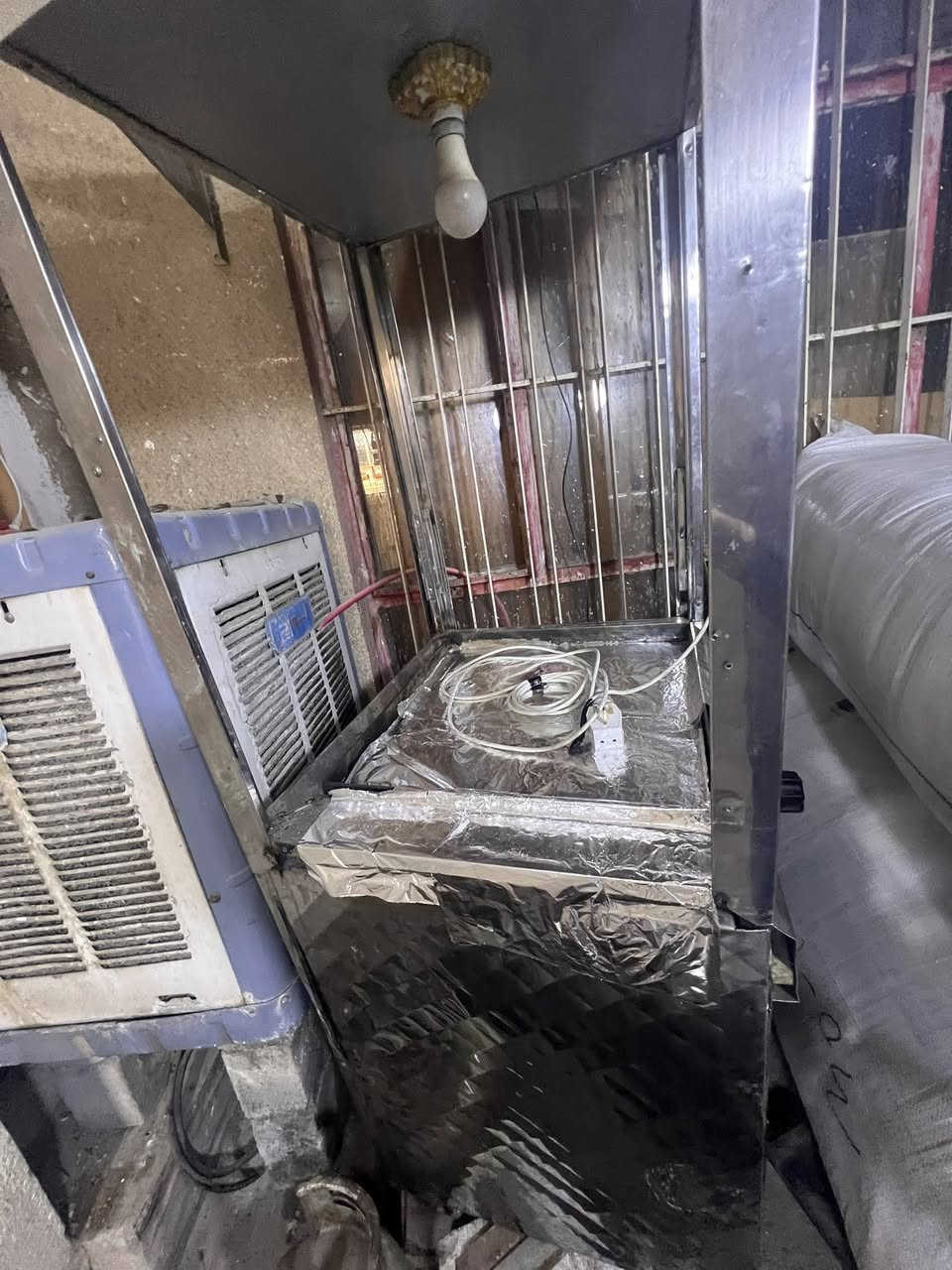 سلام عليكم.     مكاني موصل عندي مكينه بركر مستخدمه شي قليل اريد أبيعه ***********
