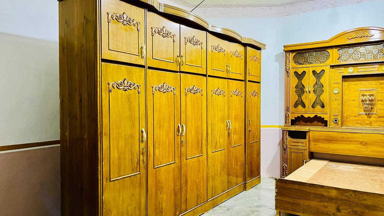 سلام عليكم للبيع غرفه نوم هودج خشب صاج داخل وخارج بشرط 5 ملم  كنتور ملحق 6طابقين استخدم قليل عنوان الرمانه  سعر مليون 250 وبي مجال
*********** /واتساب
