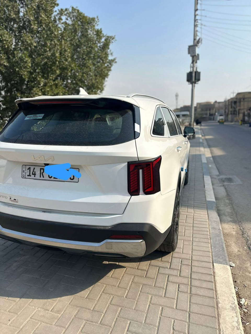 سورنتوا موديل 2025 ضمان كيا الدوليه ٥ سنوات
رقم بصرة
مواصفات:
داتا شو
تتقدم وترجع ع البصمه
اربع كامرات
٣٦٠ درجه حساسات امامي وخلفي ومحيط السياره بالكامل
ماشيه ٧ الالف كيلو
توقف ذاتي عند الرجوع للخلف
رادار توقف عن الاصدام 
عدسه ليزريه مع كامرا في العينه عند الاتجاهات تشتغل 
سعره ٣٣٥ بيه مجال قليل
الهاتف *********** البصرة, العراق
