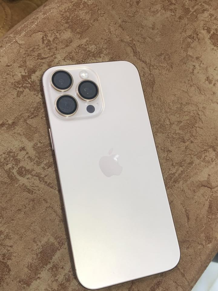 السلام عليكم ايفون للبيع 
16 برو ماكس كامل ملحقات 
بطارية 96 🔋
الذاكره 256
نضافة ميه بالميه جهاز مابي شخط مكفول من كلشي .
الرقم : ***********
