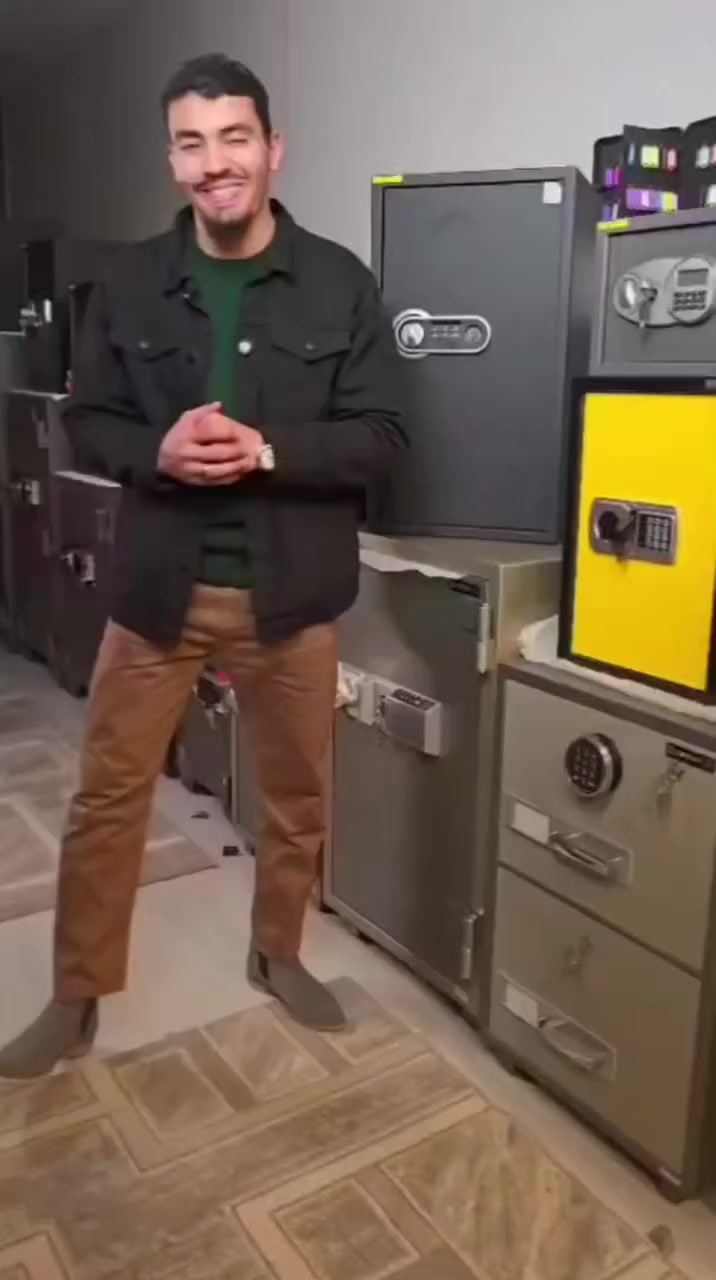 🔐 خزنة LG مقاس 70 من ال موسي
لو بتدوري على أمان عملي + مساحة مناسبة
يبقى خزنة LG 70 اختيار ممتاز ليكي 💯
✨ مميزاتها:
✔️ هيكل قوي يوفر درجة أمان عالية
✔️ قفل ديچيتال آمن + مفتاح طوارئ
✔️ مساحة مناسبة لحفظ الفلوس والمستندات والمقتنيات
✔️ تصميم عملي مناسب للبيت والمكاتب والمحلات
📏 مقاس 70 بيوفر توازن مثالي بين الحجم والمساحة
💼 أمان وتنظيم لكل حاجة مهمة عندك
📞 للطلب والاستفسار:
01031076422
💬 واتساب مباشر:
https://wa.me/201031076422
🚚 شحن سريع لكل المحافظات
#ال_موسي
#LG70
#خزنة
#خزنة_مصفحة
#خزن_أمان 🔐


**إذا كنت صاحب هذا الإعلان وتريد حذفه لأي سبب، رجاءا أرسل رسالة إلى الدعم الفني**