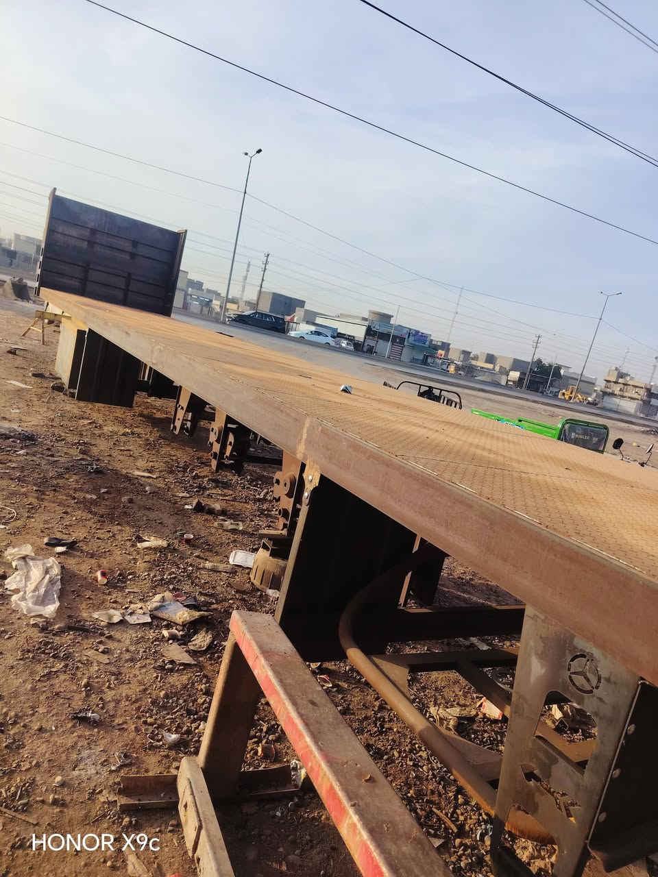 السلام عليكم عربانه للبيع اربع محاور  طول ١٣/٦٠شاصي ١٦ ع هلحطه ٩٠  كامله١٤٥
باقي تفاصيل اتصل او واتس اب  ***********
عنوان بغداد ابو غريب
