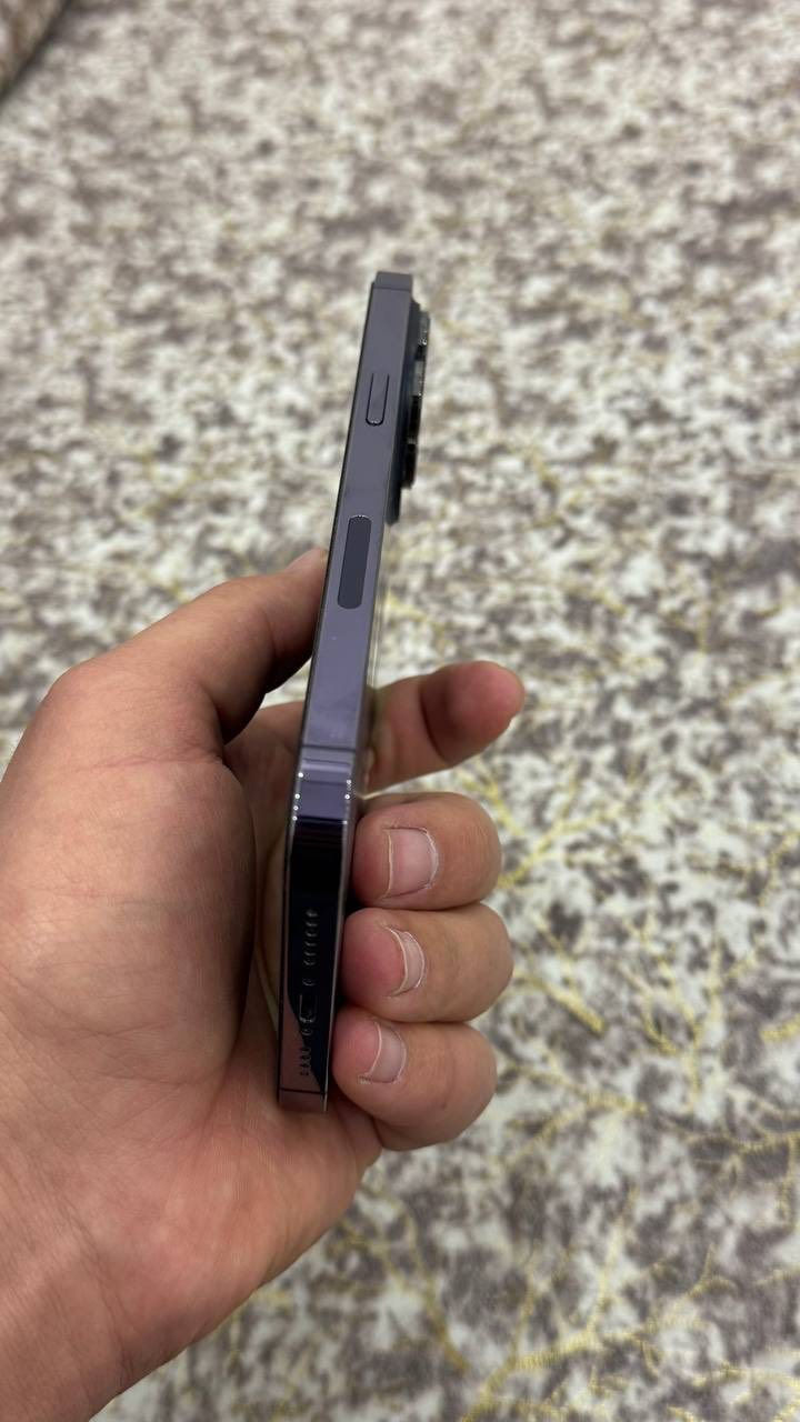 اخي المشتري اذا مو شراي لا تراسل رجاءً )
ايفون 14 برو ماكس اي سيم بطاريه 81 بلادي 
نموذج M 
ذاكره 256
*********** 
جهاز مال بيت مو بايع وشراي 
سعر 700 بي مجال بسيط
