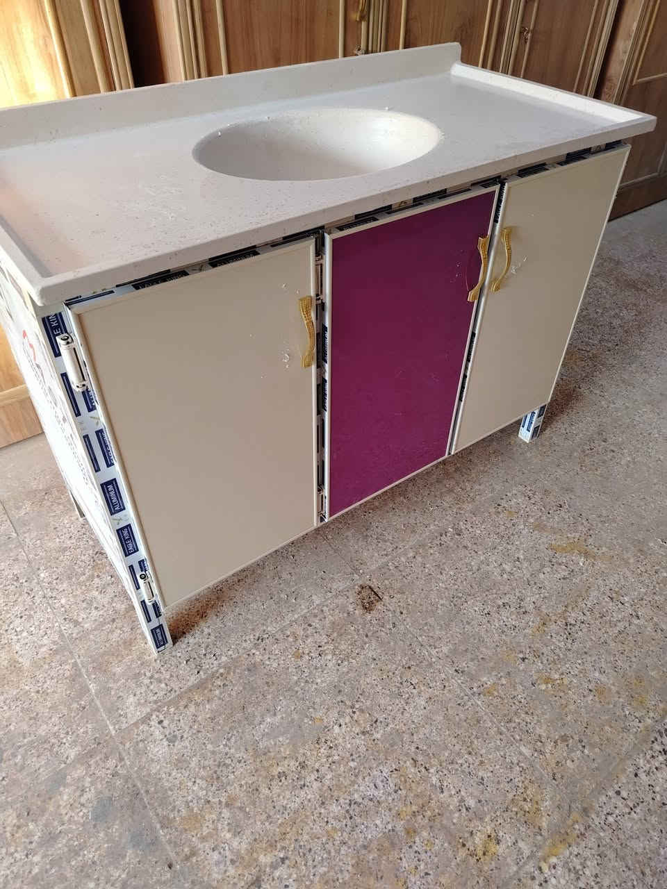 كنتور ٦ باب طابقين ٣٢٥ الف كنتور ٢باب ١٠٠ الف سنك ١متر ٢٠سم جديد شغل درجة أولى سنك م مر اصلي ١١٠ الف بسعر جملة بعقوبة كاطون شارع أبو رباح مجاور مرطبات السيد *********** مزاد ابو كرار الغريباوي
