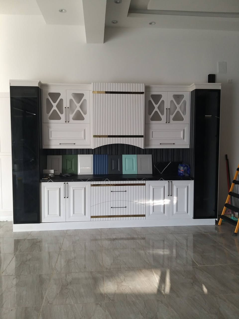 السلام عليكم ورحمة الله وبركاته  للراغبين في الإستثمار  يتوفر خط مصنع مطابخ درجه اولى مطابخ ميز شاشه دريس روم درجه اولى وتصاميم مختلفه تماما للتواصل  ***********
