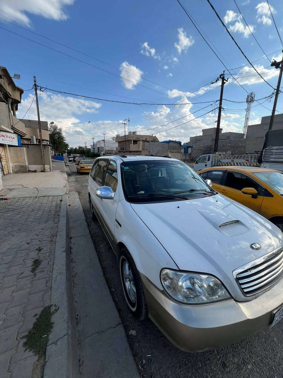 سلام عليكم
كيا كرنفال 2005  كاز
كير اوتو
محرك ميكانيك بم
كهربائيات كل شغال
شاشة كامرة خلفي
التبريد غير شغال
محتاج كومبريسر وغاز بس
تخم تاير وباتري جديد
رقم الماني 
السنويه مامنتهية
الهزة منتهي
مكان السيارة والتحويل 
كركوك.... رقم السيارة بغداد
ملاحظة ...السيارة من اشتريتها 
بيها كصة .... سعرها  67  ورقة
***********
مكلف بالنشر اتصل على الرقم
