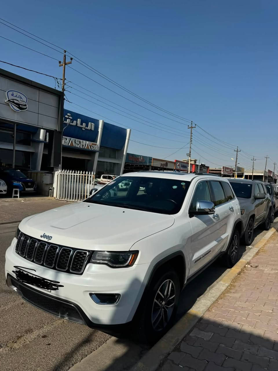 Jeep
موديل 2019 
ابيض كلين 
لمتد فول فول 
ماشي 58 m
للتواصل الاتصال ع رقم 
***********
