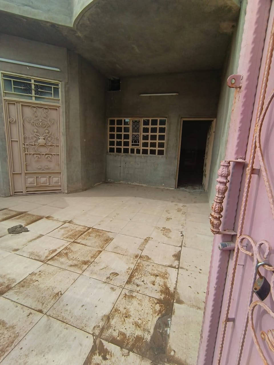 #اعلان
بيت 200متر
#طابو  ودرج خارجي 
#حي النداء قريب ع سايدين 
العام #كوباني بناء قديم
للاستفسار ***********
