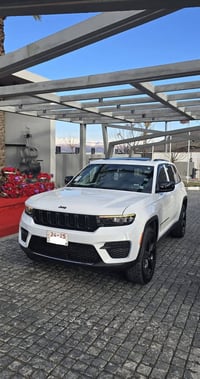 جراند شيروكي بلاك توب • ٢٠٢٣ • مشى ١٢٠٠٠