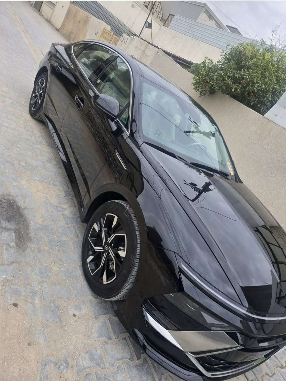سوناته 25 SE وارد امريكي 2500 تنفس طبيعي 4 سلندر بإسمي تحويل مباشر حادثهه موضح بلصورة قبغ جنطه و دعامية الباقي كلين ماشية 8000 سعرهه 21.300$ 
كير اوتوماتيك ٨ سرع اضاءة اماميه خلفية ليد 
شاشه لمس تدعم ابل كار بلي واندرويد اوتو
شاشه عدادات رقمية حفاظ على المسار
نظام تحذير من الاصدام الامامي مكابح طوارئ
مثبت سرعه كاميرا خلفيه كشنات جلد
مكاني بغداد الكاظمية ***********
