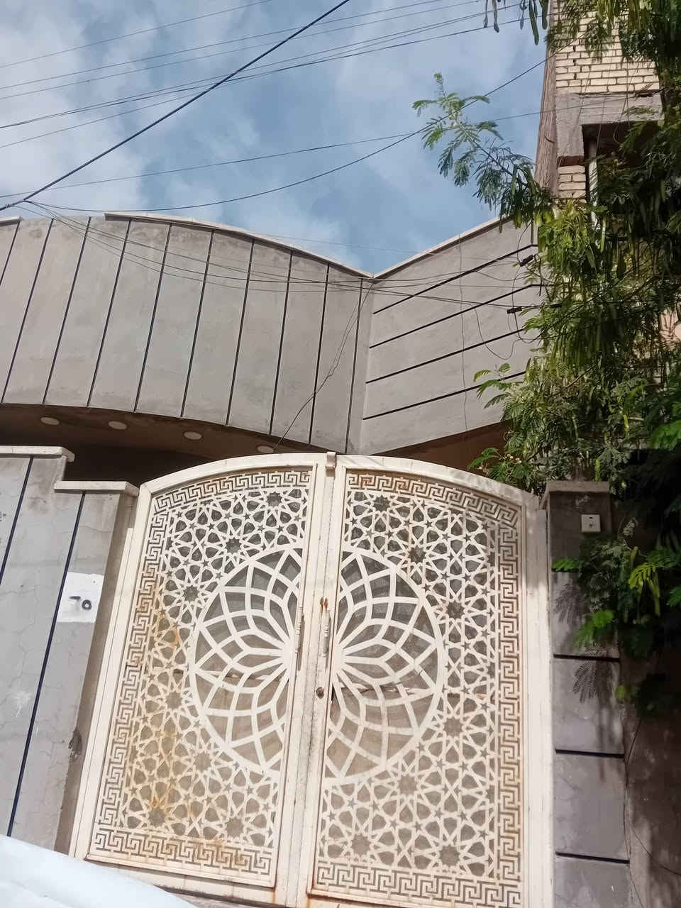 السلام عليكم دار للبيع حي الرئاسه
شارع عشرين مقابل سنتر المصطفى 
١٢٥ متر
السعر ١١٠ وبيه مجال 
طابق ونص


**إذا كنت صاحب هذا الإعلان وتريد حذفه لأي سبب، رجاءا أرسل رسالة إلى الدعم الفني**