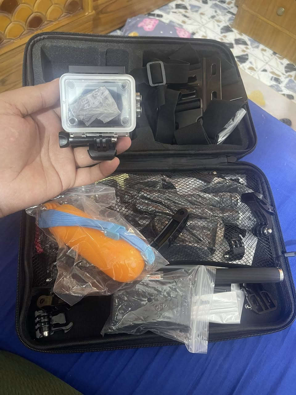 سلام عليكم كامره HD جديده غير مستخدمه ملحقاتهه كامله تنشد بل خوذه  اي مكان بل دراجه صير سعر 70 الف عنوان بغداد ***********
