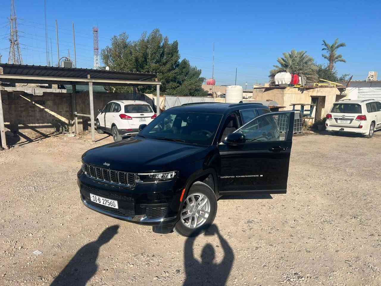 🚗 للبيع – Jeep Grand Cherokee L 2025 – فئة Laredo X
📌 الموديل: 2025

📌 رقم الشاصي (VIN): 1C4RJJAG6S8642961

📌 اللون: أسود

📌 عدد المقاعد: 7 ركاب (3 صفوف)

📌 العداد: حوالي 1700كم وقابل لزياده

محرك 3.6 لتر V6 Pentastar

قوة تقريباً 293 حصان

ناقل حركة أوتوماتيك 8 سرعات

شاشة لمس وسطية كبيرة

Apple CarPlay & Android Auto

بلوتوث + USB

تحكم من المقود

مثبت سرعة

تكييف أوتوماتيكي متعدد المناطق

كاميرا خلفية

حساسات ركن

وسائد هوائية متعددة

فتحة سقف

مقعد السايق كهرباء

نظام ثبات إلكتروني 

السعر ٣٦٠

داخله جديد عله كتاب شهداء ومرقم وجاهز

التواصل خاص او على الرقم ***********
