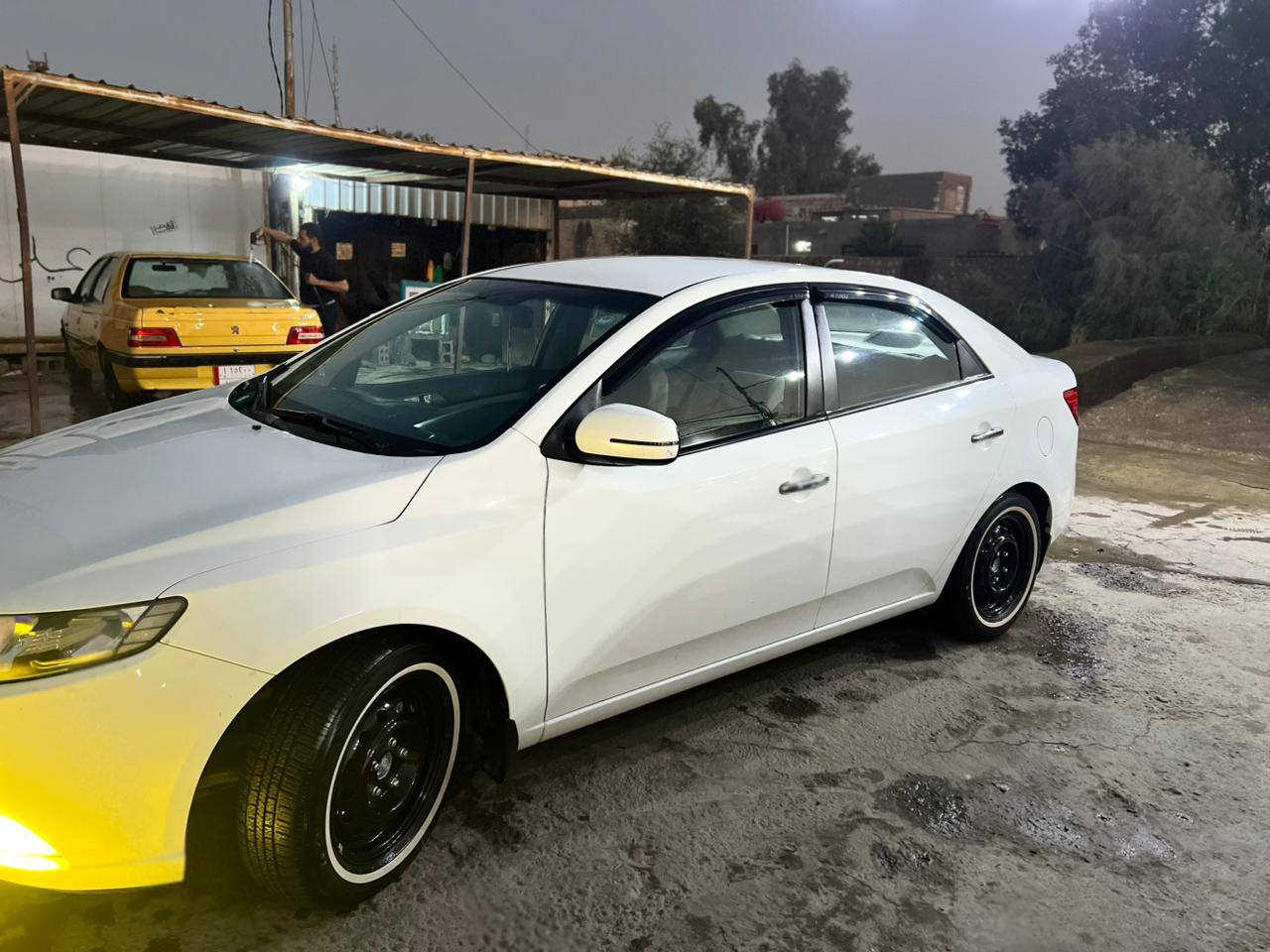 سياراتو 12كفاله عامه السعر 120وبيه مجال بصيط
***********
