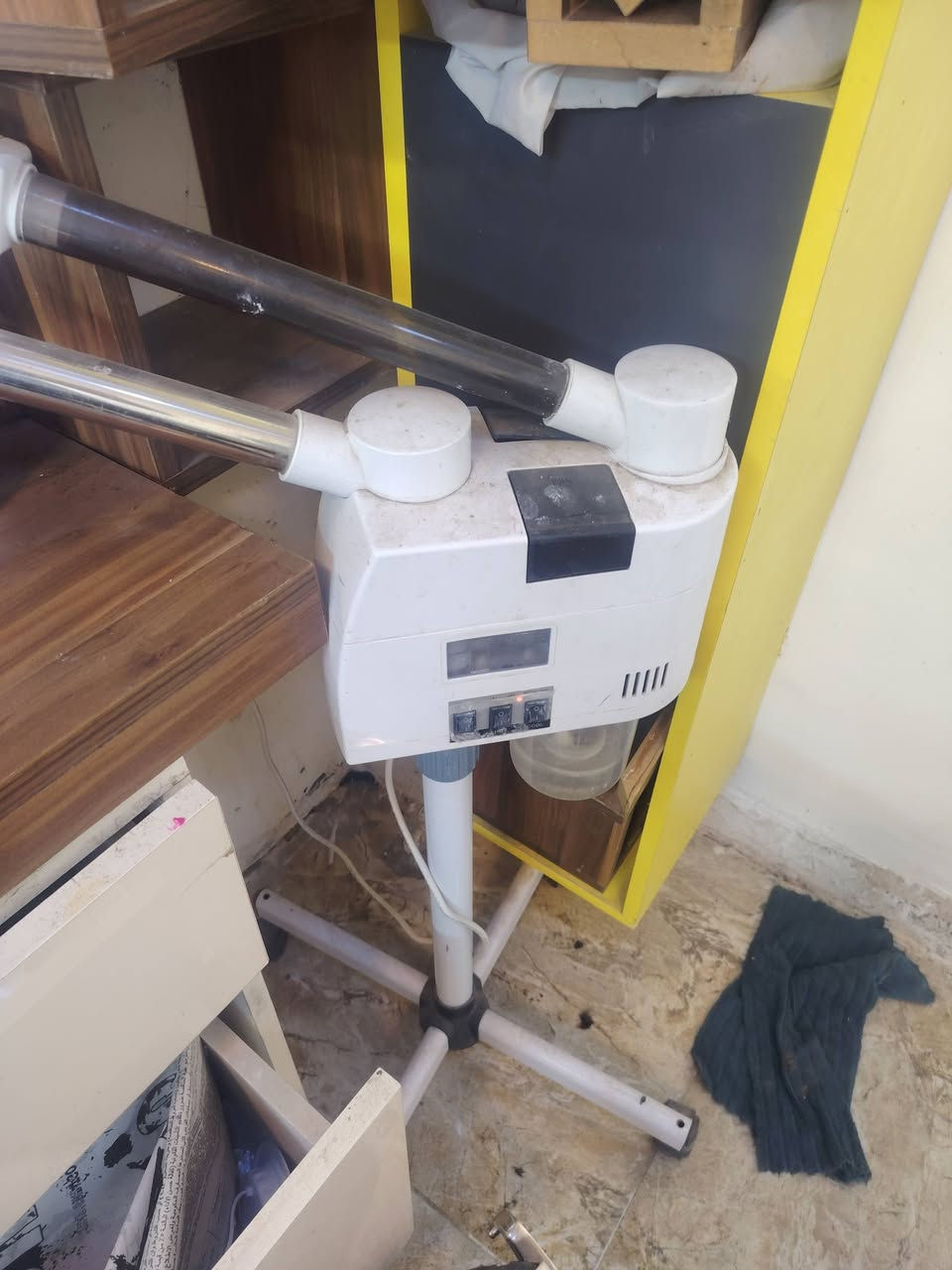 السلام عليكم
٣ كراسي ملكي

٣ ميوزه

ارفوف

أدوات حلاقه

جهاز بخار

السعر  ١٥٠٠ بي مجال

التواصل *********** واتس
