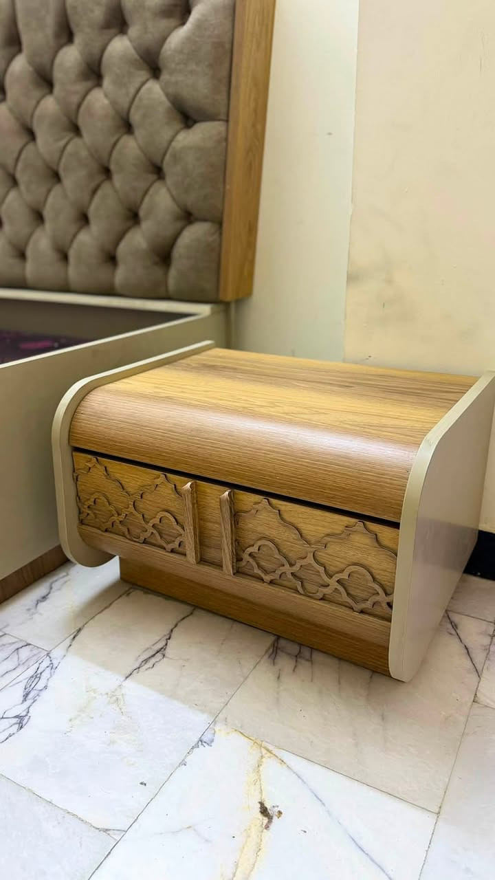 غرفة نوم ماليزي 6 قطع جرباية نفر ونص مستعجل على بيعتها 
رايدها ب500 الف 
***********
