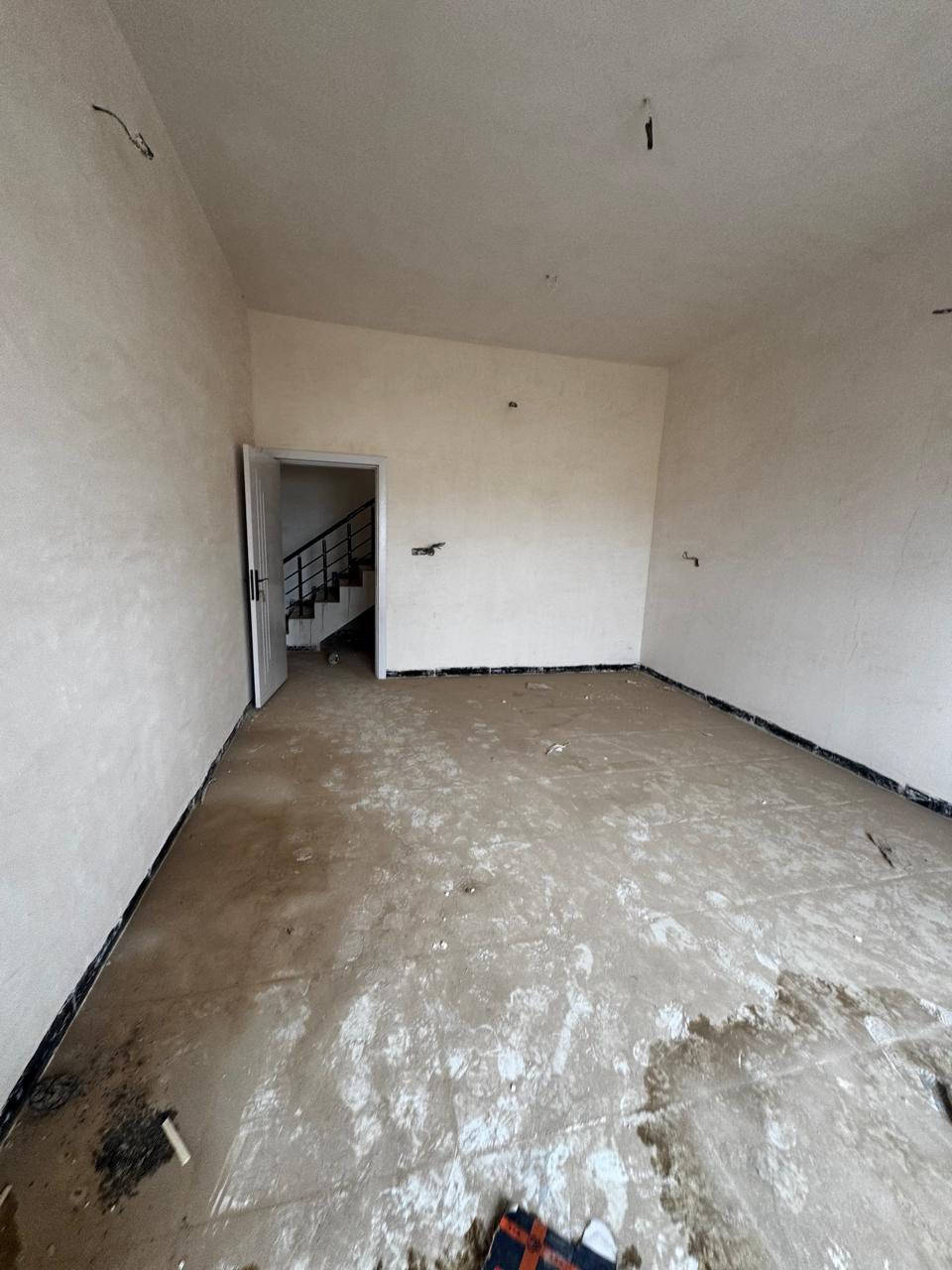 دار للبيع في تكريت مجمع القرية الامريكية
الدار كامل

المساحة 200 متر واجهة 10 نزال 20 

يتكون من اربع غرف نوم 🛌 سويتات

واستقبال ومطبخ ومناور وكراج وحديقة

الدار بموقع مميز بداية المجمع صادد على فلكة وحديقة

وبسعر جداً مناسب 

الدار حرر مسدد سند تحويل مباشر

للاستفسار الاتصال

***********
