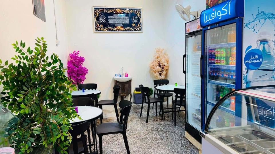 🔴 مطعم للبيع - فرصة استثمارية مميزة 🔴

📍 العنوان: النجف الأشرف – شارع الخيمة – مقابل مركز المهندسين للتسوق.

✅ المطعم منفرد بالمنطقة ولا توجد مطاعم قريبة منافسة.
✅ مختص بالتمن والمرق والدجاج على التمن.
✅ إمكانية إضافة الأكلات السريعة والعمل بالفترة المسائية بسبب عدم وجود مطاعم وجبات سريعة قريبة.
✅ يمتلك فكرة مميزة وجديدة: دجاج بنكهات الفواكه، طعم مختلف ومميز عن باقي المطاعم.

🆕 عمر المطعم 4 أشهر فقط.
🆕 جميع المعدات والأجهزة جديدة.
🟢 المطعم شغال حالياً والعمل به ممتاز، والبيع بسبب ظرف خاص فقط.

💰 كلفة إنشاء المطعم أكثر من 20 مليون دينار.
🔥 سعر البيع الحالي 13 مليون دينار فقط بسبب الحاجة المستعجلة للسفر خارج العراق لمرافقة مريض.

للمعاينة والتأكد من العمل على أرض الواقع أهلاً وسهلاً بكم.

📞 للتواصل:
***********

:::

#مطعم_للبيع #النجف_الأشرف #استثمار #فرصة_استثمارية #مطعم_جاهز #بيع_مطعم #النجف #مشروع_ناجح
