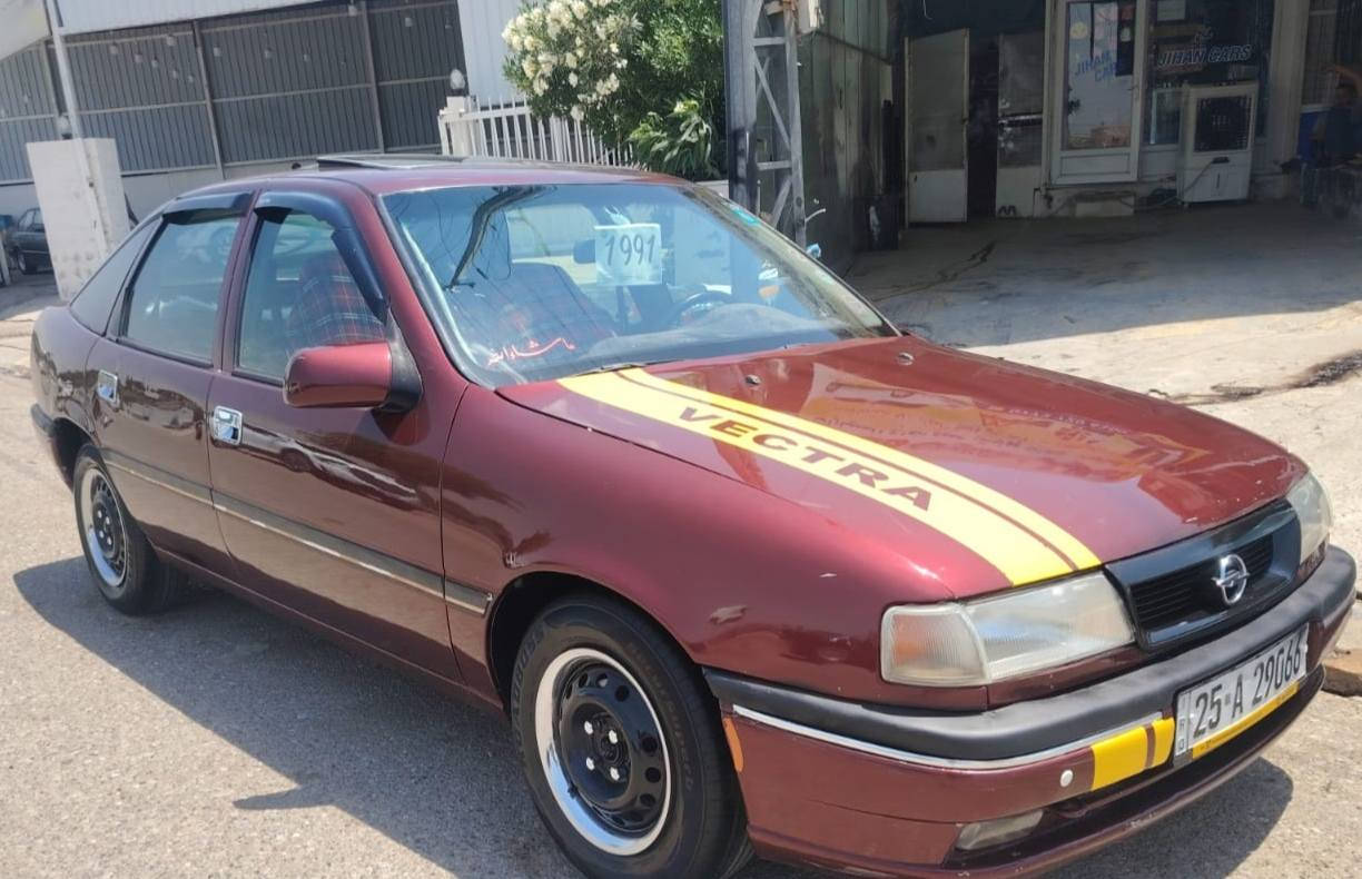 اوبل فكترا موديل 1991 حجم 20 كير عادي سقف سلايت قفل مركزي ريمونت لون ماروني  جامات كهربائي سلايت كهربائي ABS بريك بلادي تبريد غير شغال سنويا جديد مشروع وطني لغايه 2030 رقم جديد كوبون بانزين موجود سياره صبغ عام للجماليه فقط بدون اي ضربه كير محرك صدر كهربائيات كله بل شرط تايرات جديد سياره جاهز من كل شي سعر 36 بيه مجال شويه شراي خابر على رقم *********** كركوك, العراق
