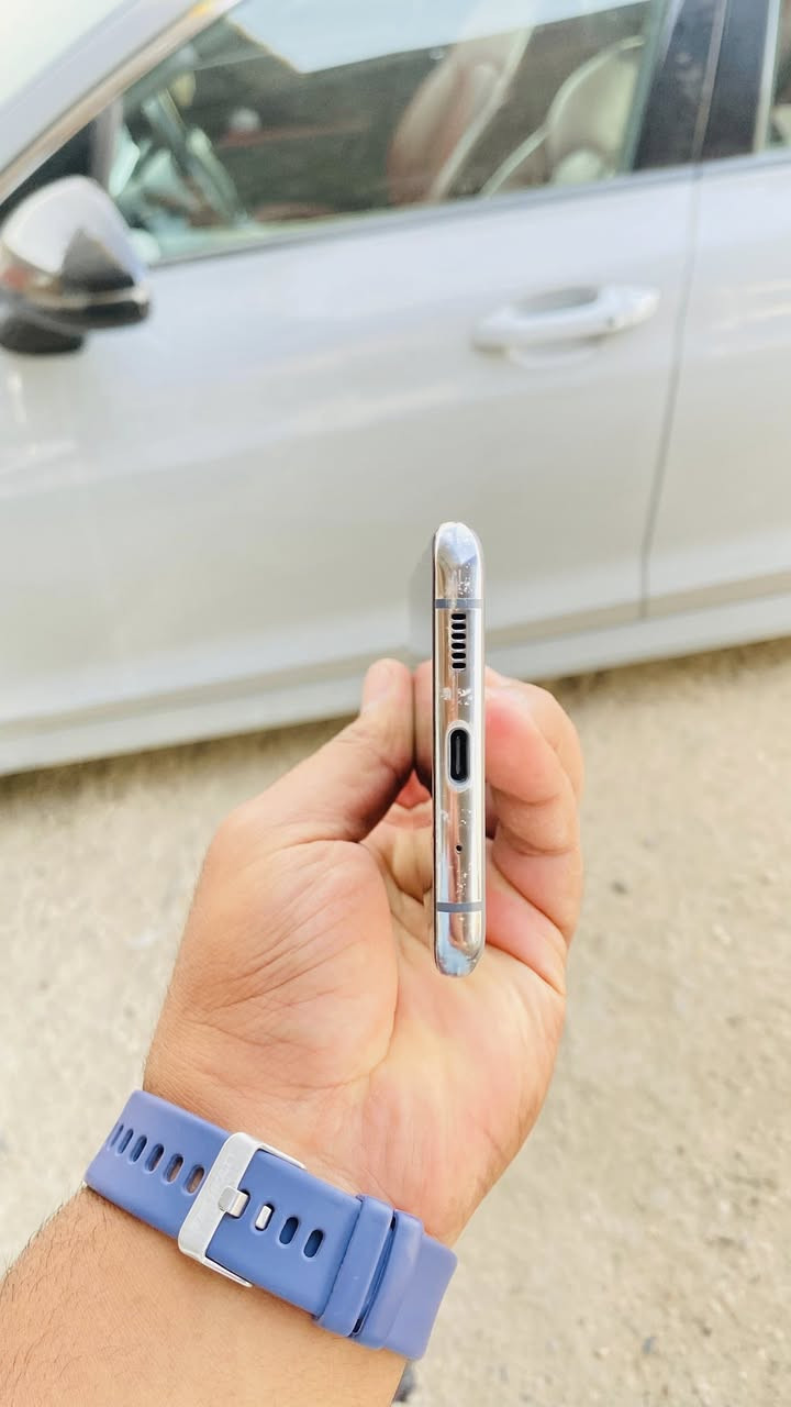 متوفر اس20 الترا 5G بلادي كفاله عامه من اي عطل وشرط الفحص
بطارية 5000

فيديو8k

معالج Snapdragon

ذاكرة128+8

المكان كربلاء قضاء الحسينية التواصل خاص فقط


**إذا كنت صاحب هذا الإعلان وتريد حذفه لأي سبب، رجاءا أرسل رسالة إلى الدعم الفني**