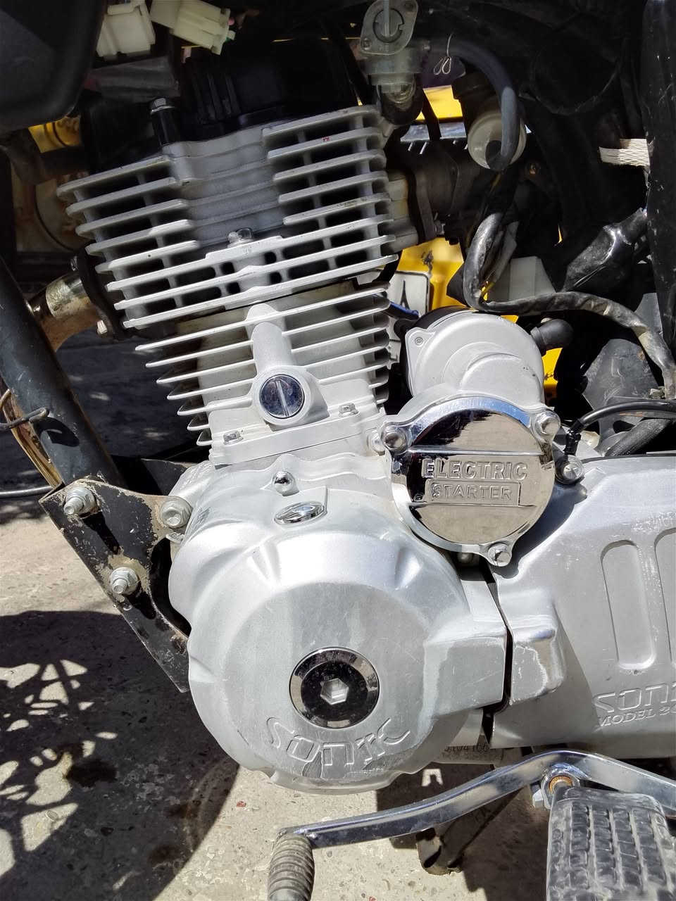 السلام عليكم ايراني خمسه كير مكفول كفاله عامه مكينه200ccاوراق كامله منفيس وكتلوك سلف هندر كهربائيات بالشرط الدراجه السعر(675)وبيه مجال شي بسيط اسف عل اطاله ***********عنوان بغداد زعفرانيه أو سيديه متواجد
