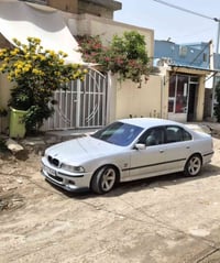 E39 525i 2002  سيارة جاهزة من كلشي كير ومكينة وكهربائي بحالة فوك الممت...
