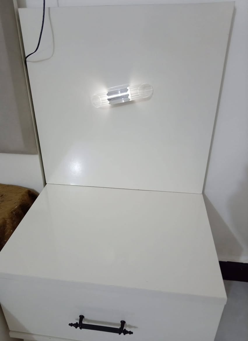 غرفه نوم نضيفه كلش مستخدمه شهرين 5 قطع السعر ٤٠٠ الف عنوان الثعالبه *********** تجي بيدك تفتحه ماعندي توصيل
