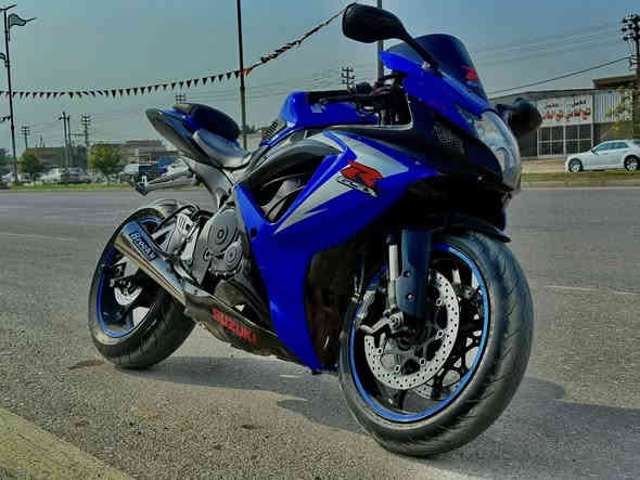 يالله الجميلة للبيع
Suzuki GSX-R750 2007
سزوكي جكسر 750cc 
دراجة عليها ادامة كاملة 
دهن كلة موتل كللش نضيفة الدراجة 
مكينه كير كهربائيات كفالة 
فقط الكفرات بيهم كسر بسيط ومصبوغات 
مكان الدراجة واسط-صويرة 
*********** موجود اتصال وتساب
