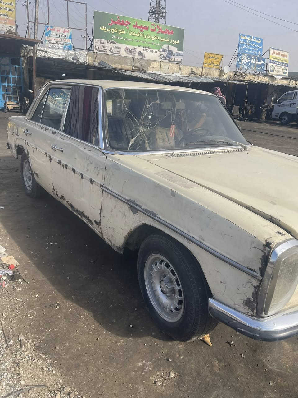 سلام عليكم مارسدس بتره مديل 1976 مكينه مجفته جديد مكان بغداد شيخ عمر رقم الهاتف ***********
