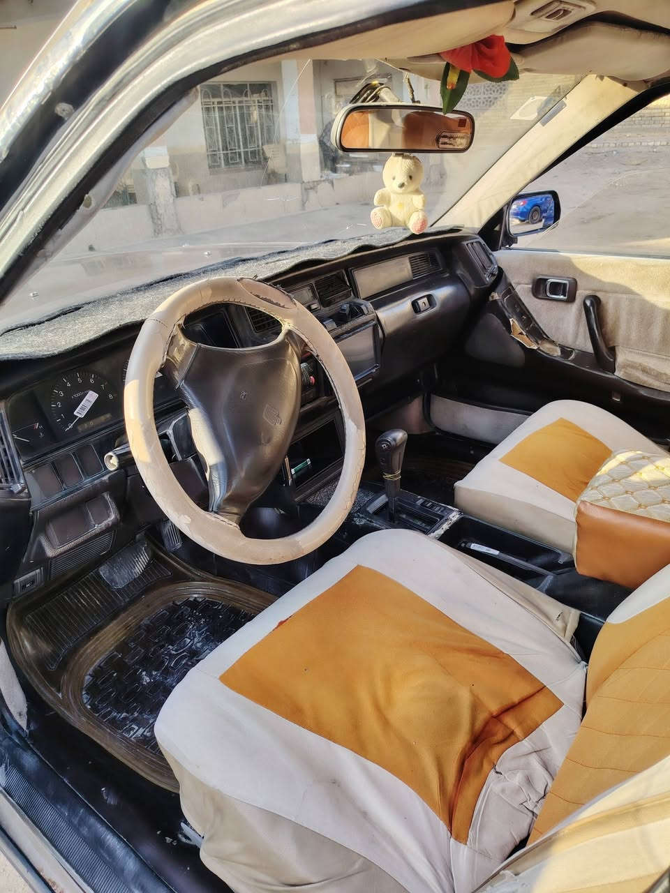 سياره ارنب للبيع
السياره ايسر بلاد كير مكينه تبريد كهربائيات اصولايات رقم دولي باقي فقط الوحات السياره بسمي ***********
