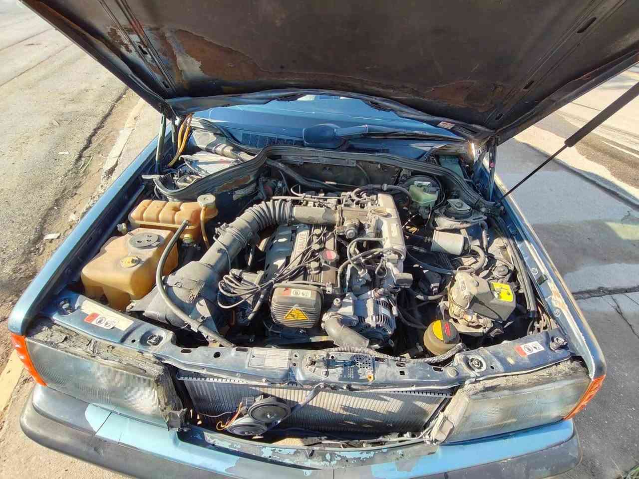 للبيع مارسيدس موديل 1992
حجم 190 
مصبوغة عام جمالية 
المحرك شرط بدون صرف ونفخ 
أربع تواير جدد
عليها كاربون بنزين 
رقم الهاتف :*********** 
السعر 47 وبيها مجال
